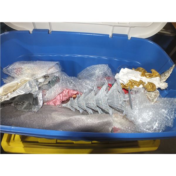 Tote Of Assorted Christmas Decorations (Ni)
