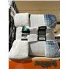 Image 2 : Roots Home – Reversible 3pc Sherpa Comforter Set Size King