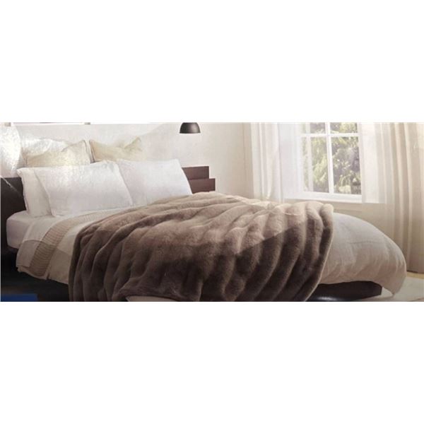 Roots Home Faux Fur Blanket, Queen Size in Simulated Fur