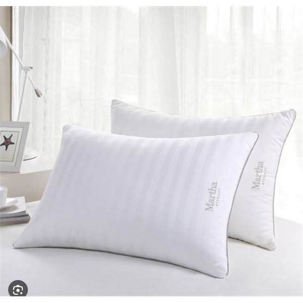 Standard/Queen Feather and Down Pillow, Size 20×28 Inches