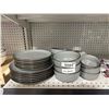 Image 1 : 24-Piece Gray Ceramic Dishware Set with Ribbed Design