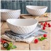 Image 1 : 8 White Embossed Ceramic Bowls in Geometric Design
