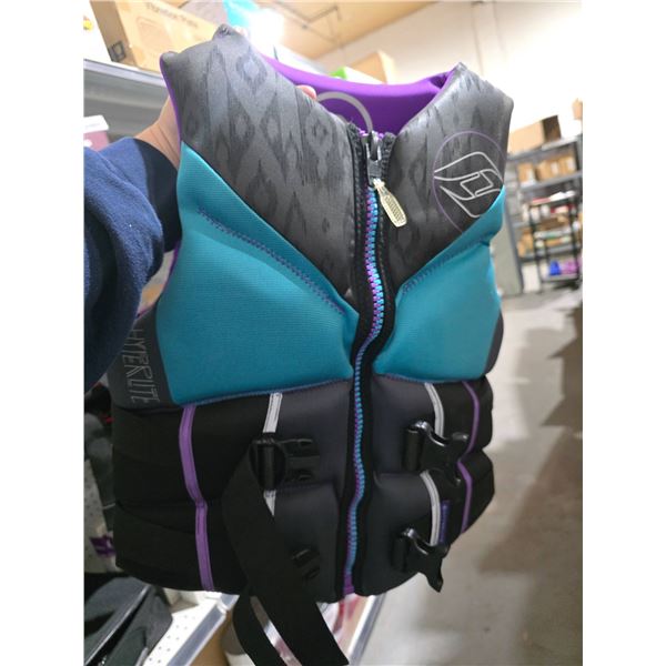 Hyperlite Women’s Wake Vest – Small, 81-91 cm Chest Size
