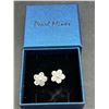 Image 2 : Freshwater Pearl Stud Earrings with Hand-Carved Shell Flower Design