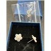 Image 4 : Freshwater Pearl Stud Earrings with Hand-Carved Shell Flower Design