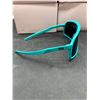 Image 5 : 39 Pairs of Truly Cycling Turquoise Sunglasses with Mirrored Lenses