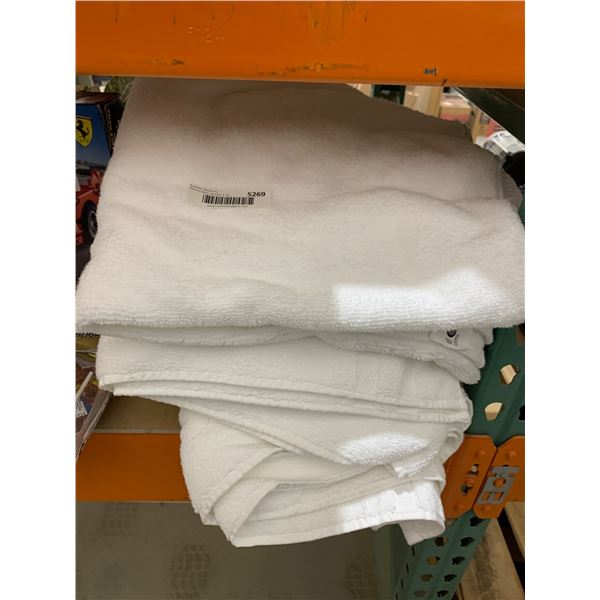 White Towels in Bulk for Multi-Purpose Use