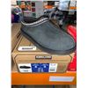Image 2 : Kirkland Signature Unisex Shearling Slipper, Size 8 (Men) / 9 (Women)
