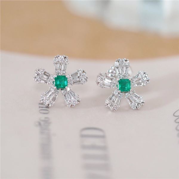 18K Gold Emerald Earrings
