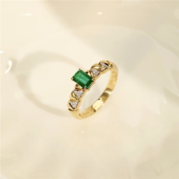 18k Gold Emerald Ring