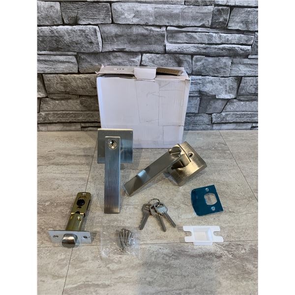 Locking Door Handle With Keys Chrome