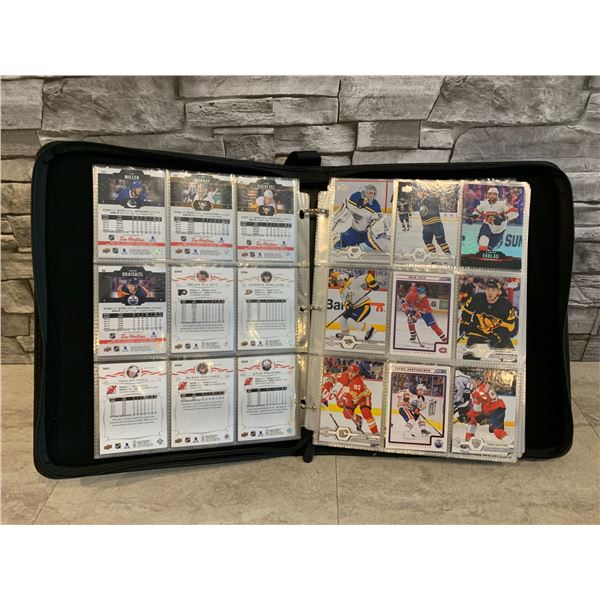New Hockey Binder With 300 Cards Inside