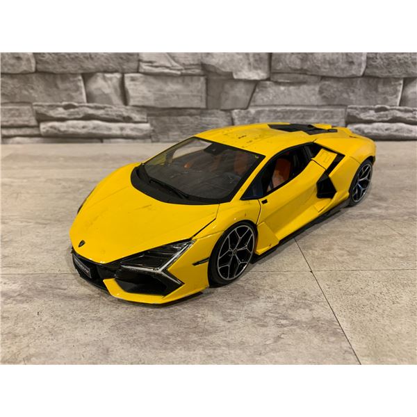 Maisto Lamborghini Revuelto 1/18 Scale Yellow