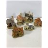 Image 3 : Collection of 5 David Winter Cottages - Hand-Painted English Miniatures