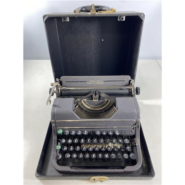 Underwood Universal Portable Typewriter a Made in Canada