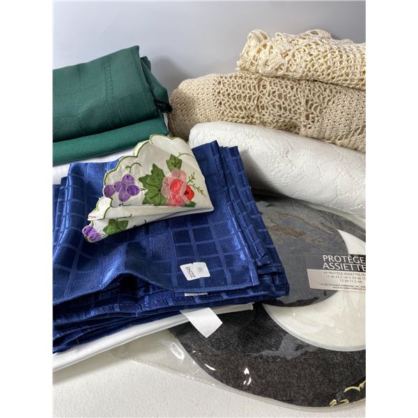 Vintage Table Linens & Fabric Assortment - Napkins, Doilies & Tablecloths