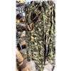Image 6 : RACK OF ASSORTED HUNTING GEAR INCLUDING; JACKETS, GLOVES, HAT, BOOTS, PANTS & MORE *RACK NOT