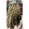 Image 8 : RACK OF ASSORTED HUNTING GEAR INCLUDING; JACKETS, GLOVES, HAT, BOOTS, PANTS & MORE *RACK NOT