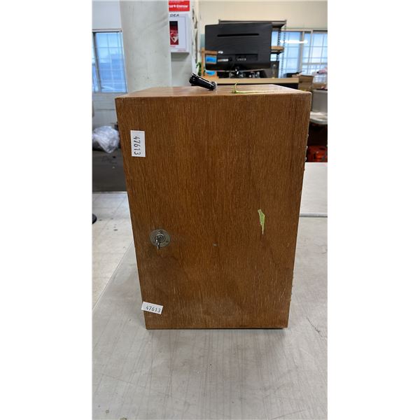 WOOD LOCKBOX WITH KEY & HUNTING HAT CONTENTS 10" X 12" X 16"