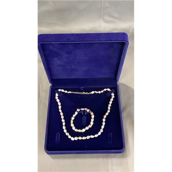FRESHWATER PEARL NECKLACE, EARRINGS & BRACLET