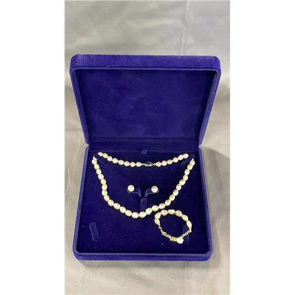 FRESHWATER PEARL NECKLACE, EARRINGS & BRACLET