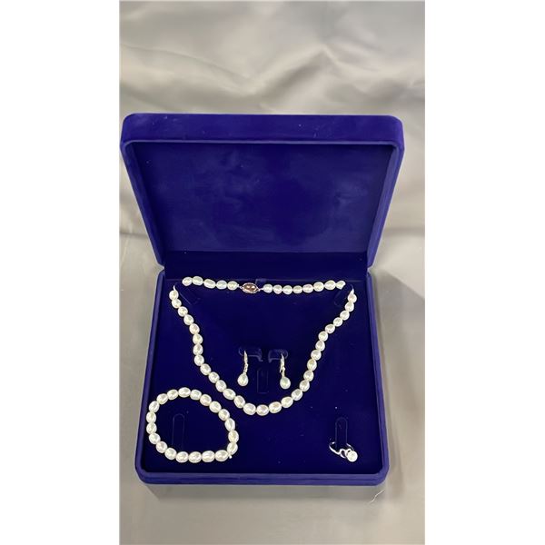 FRESHWATER PEARL NECKLACE, EARRINGS, BRACELET & RING