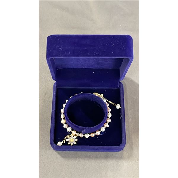 ADJUSTABLE FRESHWATER PEARL BRACELET WITH ZIRCON CRYSTAL FLOWER
