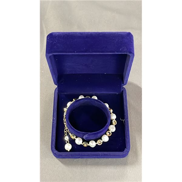 ADJUSTABLE WHITE FRESHWATER PEARL BRACELET