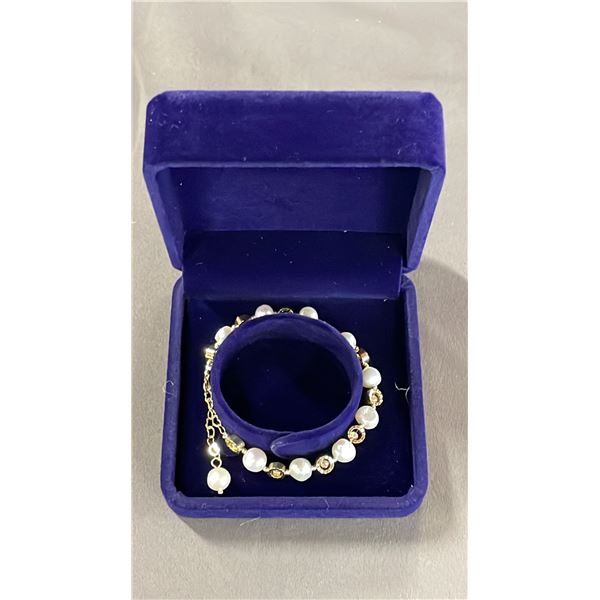 ADJUSTABLE WHITE FRESHWATER PEARL BRACELET