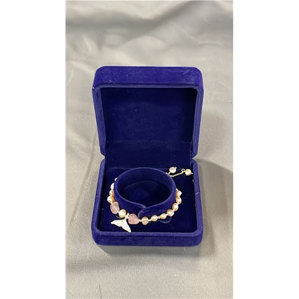 ADJUSTABLE PINK FRESHWATER PEARL BRACELET WITH FISH TAIL CHARM