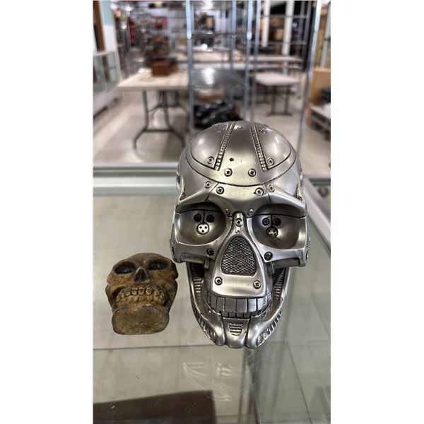 POLYRESIN TECHNO HEAD SKULL & SMALL BATTERY OPERATED SKULL WITH LIGHT UP EYES