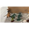 Image 4 : BOX OF ASSORTED PLASTIC TOY FIGURES