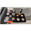 Image 1 : ROYAL CANADIAN MINT PEN HOLDER & ROYAL CANADIAN MINT 1971 SPECIMEN SET IN ACRYLIC