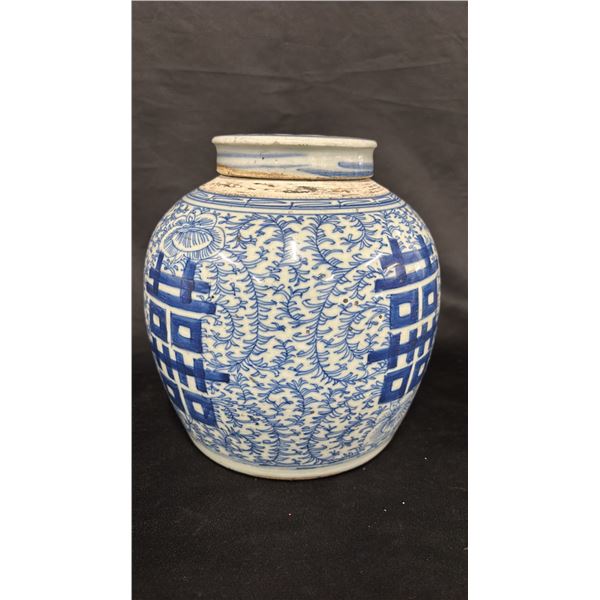 CHINESE BLUE & WHITE GINGER JAR: APPROX. 8.5" TALL
