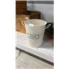 Image 5 : SHELF OF ASSORTED ITEMS INCLUDING; VINTAGE WOOD PICNIC BOX, HOME DECOR, LARGE SALAD BOWL & MORE
