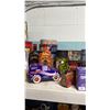 Image 3 : SHELF OF ASSORTED VINTAGE TINS, SNACK PACKAGING & MORE