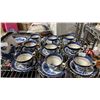 Image 2 : 20-PC BOOTHE REAL OLD WILLOW BONE CHINA SET
