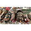 Image 3 : SHELF OF ASSORTED HOME DECOR