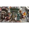 Image 4 : SHELF OF ASSORTED HOME DECOR