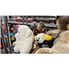 Image 2 : SHELF OF ASSORTED STUFFED ANIMALS