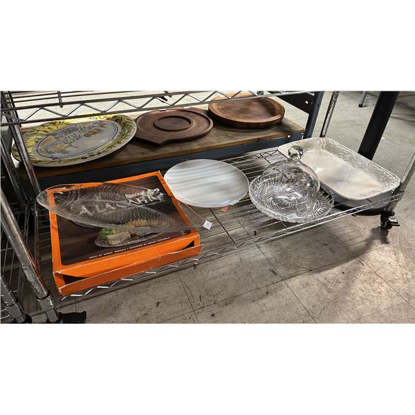 SHELF OF ASSORTED GLASSWARE & SERVING DISHES