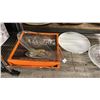 Image 2 : SHELF OF ASSORTED GLASSWARE & SERVING DISHES
