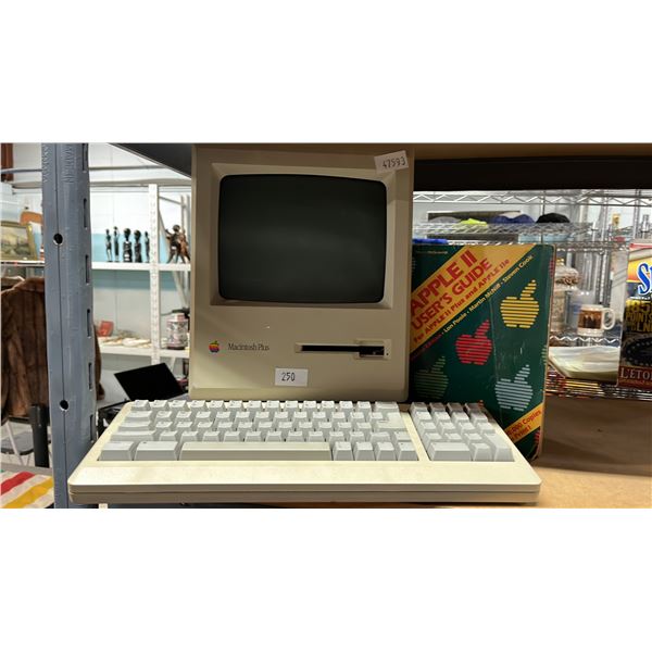 VINTAGE APPLE MACINTOSH PLUS 1MB COMPUTER WITH POWER CORD, KEYBOARD & APPLE II USER'S GUIDE