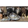 Image 3 : SHELF OF ASSORTED ITEMS INCLUDING; HOME DECOR, BRASS PAPER WEIGHTS. ICE BUCKET & MORE