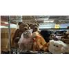 Image 2 : SHELF OF ASSORTED STUFFED ANIMALS
