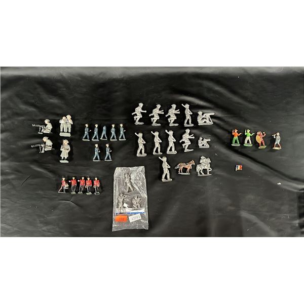 ASSORTED VINTAGE LEAD WAR FIGURINES