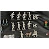 Image 3 : ASSORTED VINTAGE LEAD WAR FIGURINES