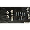 Image 4 : ASSORTED VINTAGE LEAD WAR FIGURINES