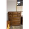 Image 2 : KROEHLER 4-PC BEDROOM SET INCLUDING; 9-DRAWER DRESSER WITH VANITY (66" X 18" X 30"), 5-DRAWER