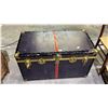 Image 1 : STORAGE CHEST WITH UNKNOWN CONTENTS (LOCKED, NO KEY)